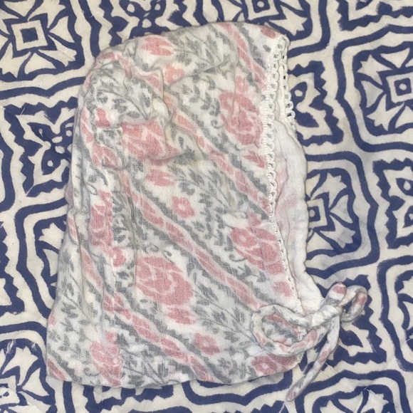 Muslin cotton Floral Patterned Baby bonnet Hat 0-3 mo - Picture 3 of 5